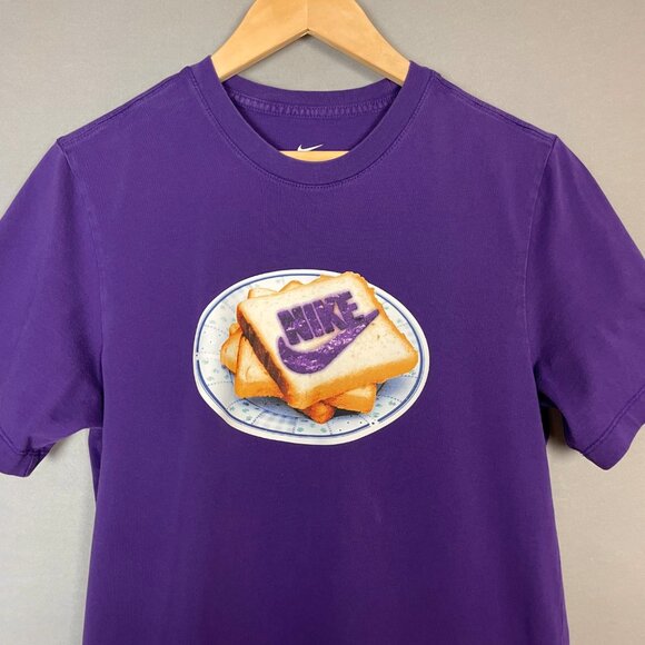 Nike T-Shirt Jelly Bread Purple Size Small Short Sleeves Graphic Tee Crew Neck - Picture 3 of 13
